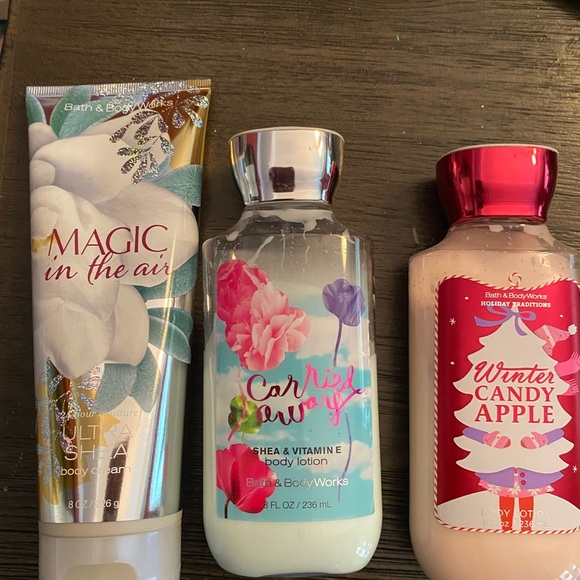 Bath & Body Works Other - Bath & Body Works White Moisturizer & Body Oil